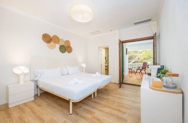 Hostal Boutique Canyamel - 103 Double Rooms with Sea View, Private Terrace, Wi-Fi and a/c