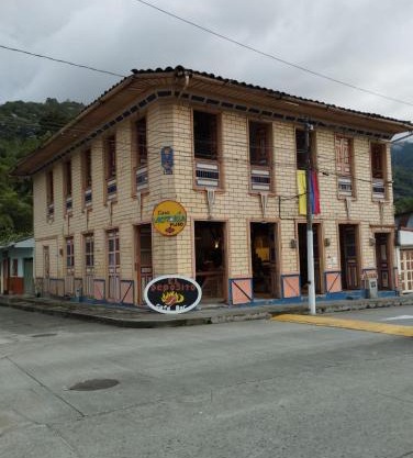 HOSTAL CASA VICTORIA PIJAO