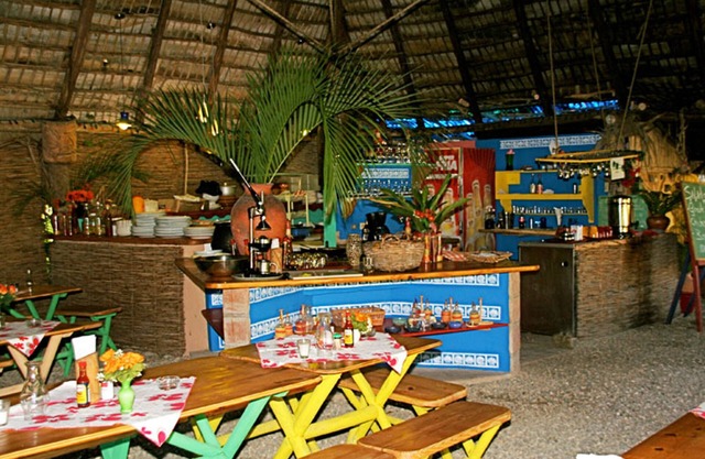 Hostel bedroom with meals included on Cabarete lagoon