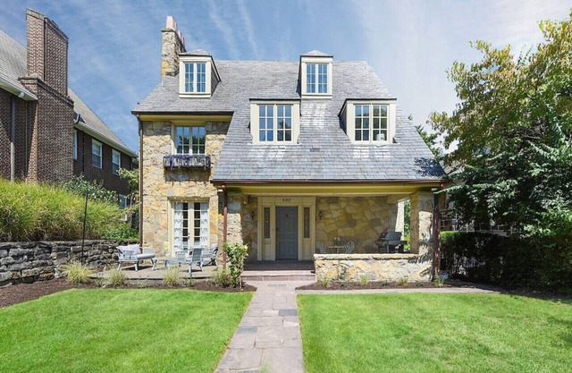 ★ HostWise Stays ★ Squirrel Hill Gem! Private Garage! Sleeps 10!