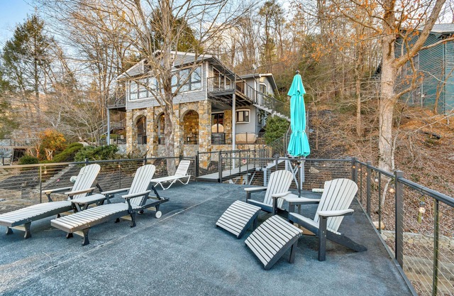 Hot Tub & Deck: Cabin in Blue Ridge Mountains