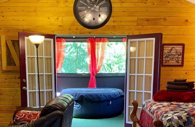 hot tub, grill, fireplace, Hocking Hills, Buckeye Lake, Legend Valley