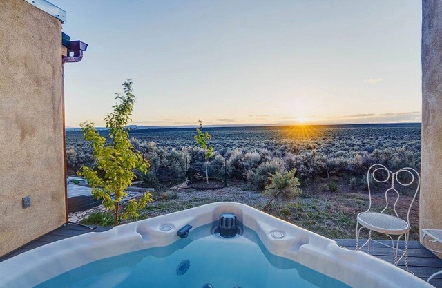 Hot Tub w/Sunset Views: La Colina Condo