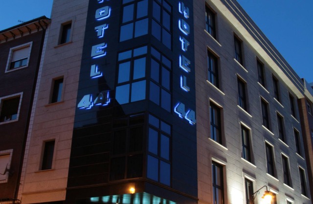 Hotel 44