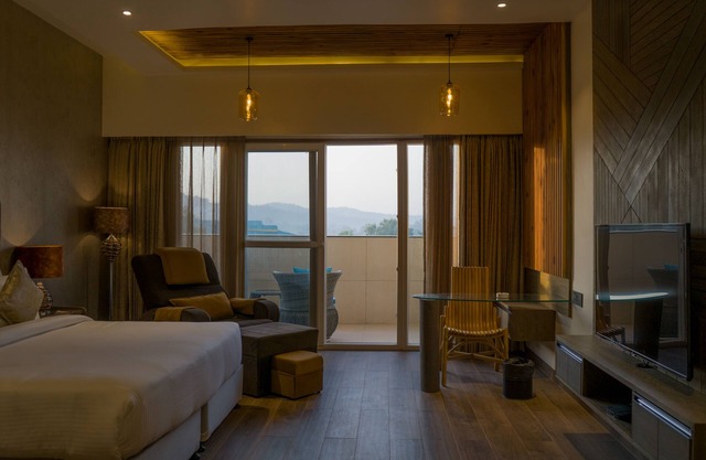 Hotel Clarks Inn Suites Kangra