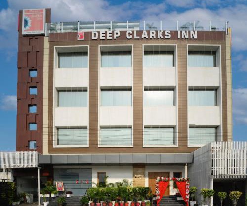 Hotel Deep Clarks Inn Lucknow