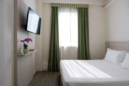 Hotel Embassy