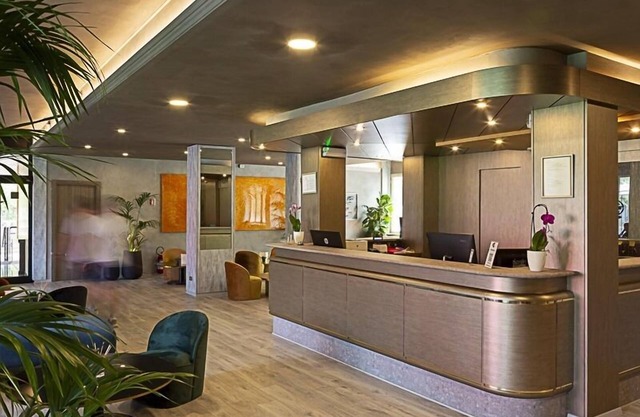 HOTEL EMBASSY PERO