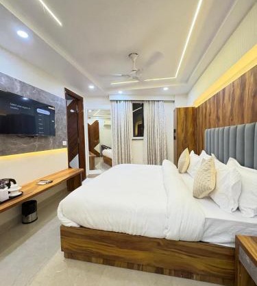 Hotel K K Casa-Few Step away from New Delhi Railway Station & 3 Mint walk from Connaught place