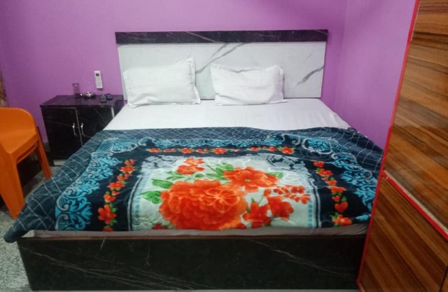 Hotel lakhdatar and family restaurant