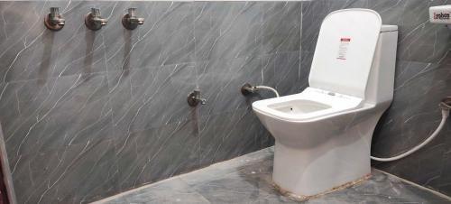 Hotel O Home PK Guest Homestay