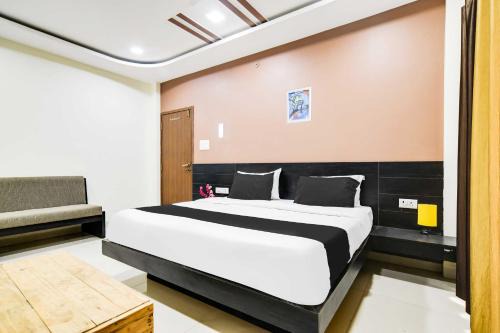 Hotel O Indore Near Omax City 1