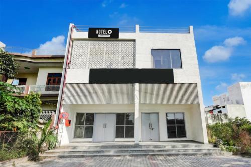 Hotel O Meerut Central College Formerly Saffron