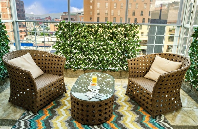 Hotel Regency Suites La Feria