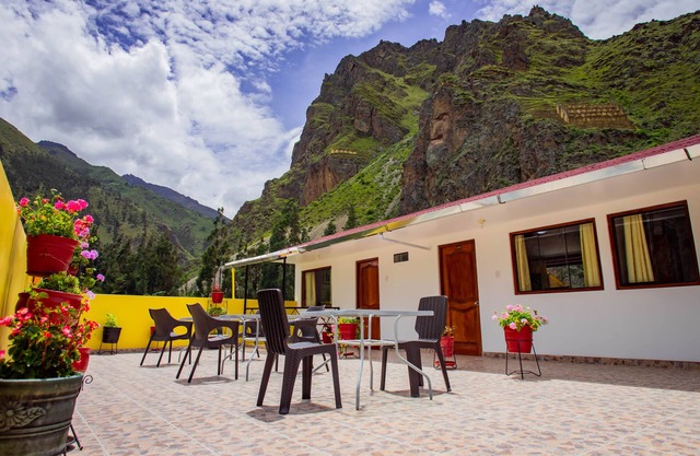 Hotel with two terraces overlooking the mountains and the temple of the Inca sun