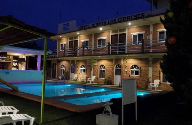 hotel y cabañas quinta los cipreses