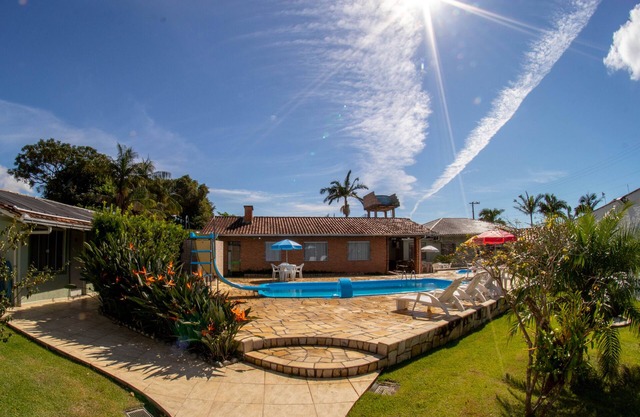 HOUSE 10 SUITES/AIR GROUPS AND FAMILY AND EXCURSIONS Penha -Beto Carrero, 50 people