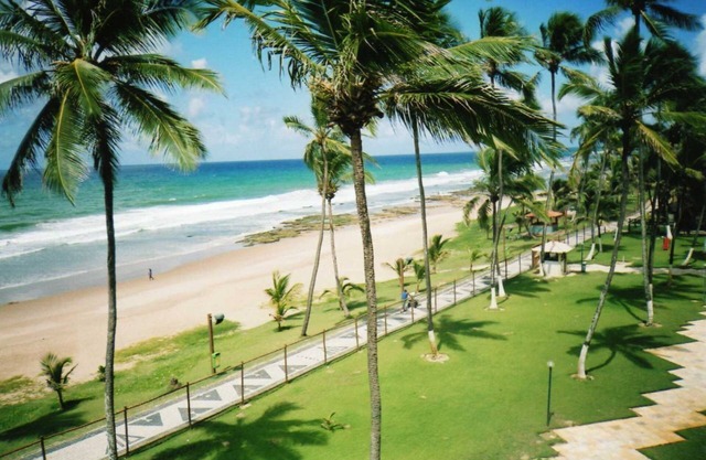 House 15 minutes from Salvador Airport and 30 SECONDS from the beach!