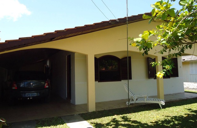 HOUSE 3 QTOS HALF THE BEACH!