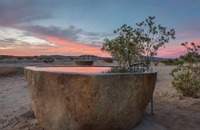 House 3 Tamarisk · Tamarisk House 4bd/4ba w/Yoga Room & Hot Springs