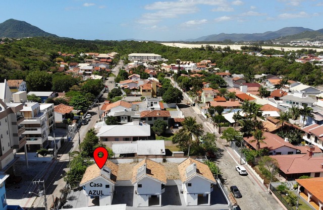 House 50 meters from the sand of Praia dos Ingleses or a 5-minute walk.