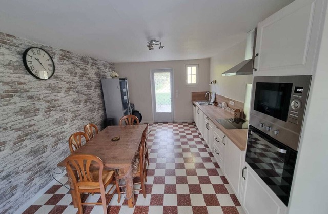 House 8-10 persons