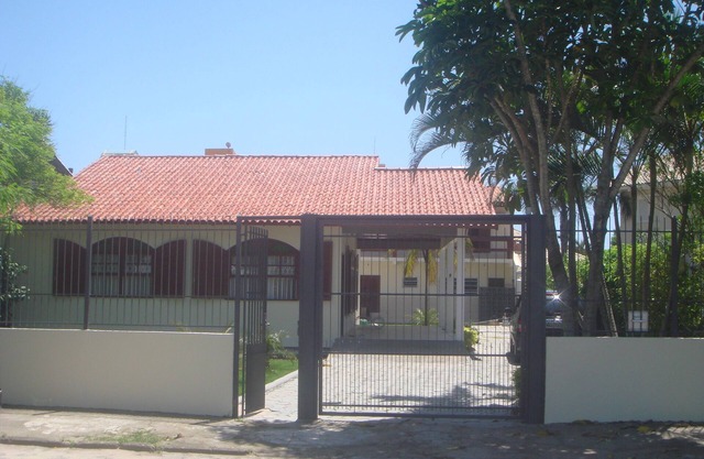 House and apartment with pool and air conditioning 50 m from the beach - 6 bedrooms and 1 suite