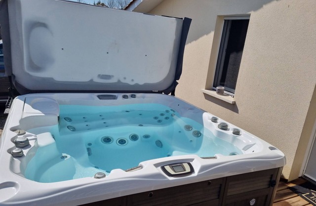 House Bassin d'Arcachon Audenge with private pool and spa/jaccuzi