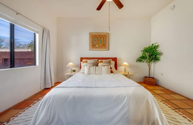 House & Casita/Large Group or Family/Sleeps 6+