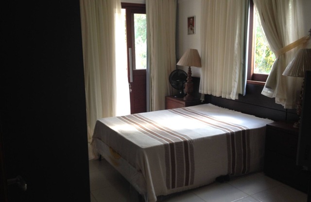House for the elderly, children and fishing on the large lake of Privê Mont Serrat, on BR232