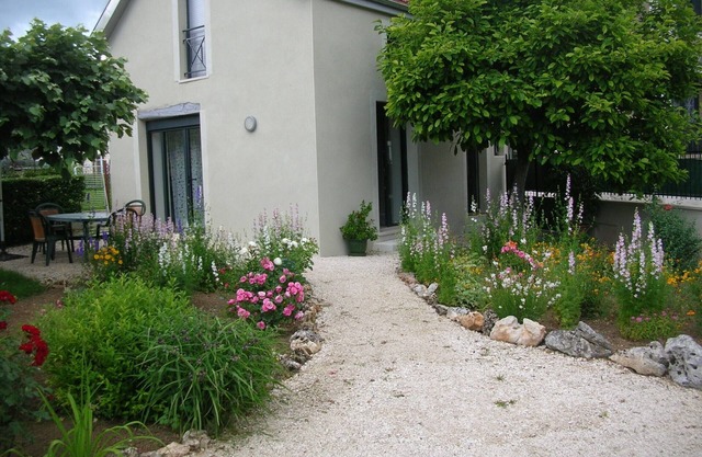 House for up to 4 people with garden and private parking