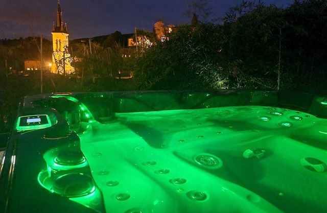 House with Spa and sauna in golden stones. Breathtaking view of the castle.