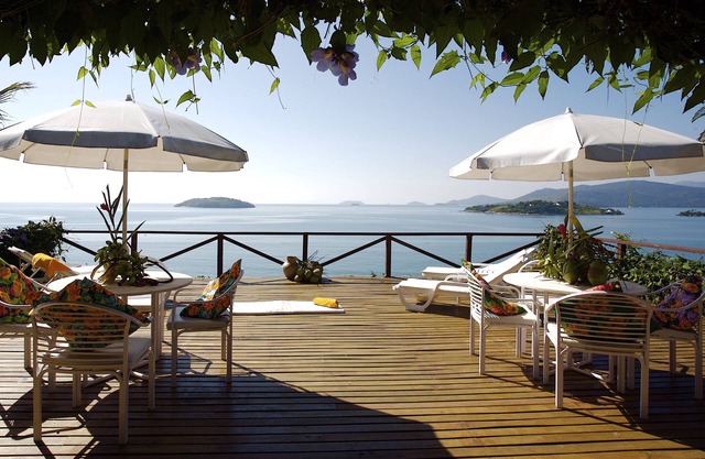 House in Beira do Mar Island with sailor boat and cook service -5 suites.