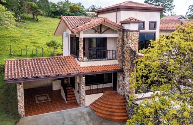 House in Boquete, House in Boquete with king beds and hot tub (565749)