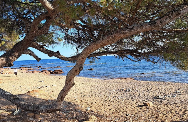 HOUSE IN BOULOURIS 8MN BEACH, ALL SHOPS Sleeps 4 people