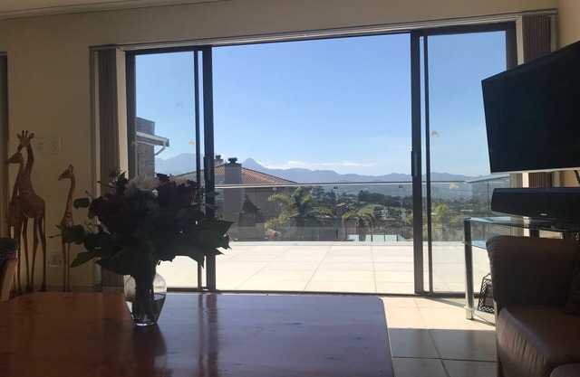 House in dream location with pool and sea views ideal for golfers and wine lovers