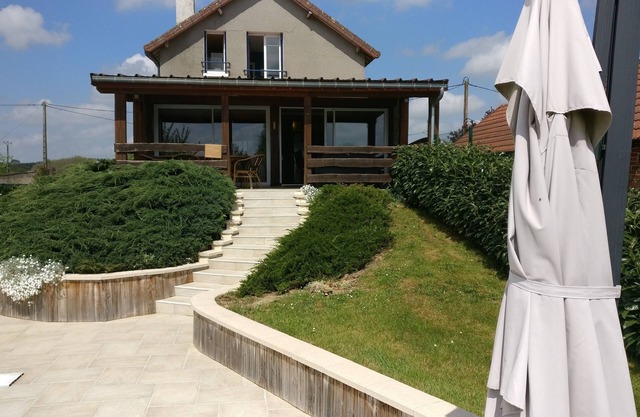 House in Fresselines with private swimming pool heated from May to the end of September.