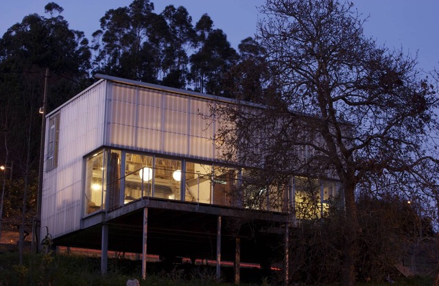 HOUSE IN SANXENXO SUSPENDED AMONG TREES AND WITH SEA VIEWS
