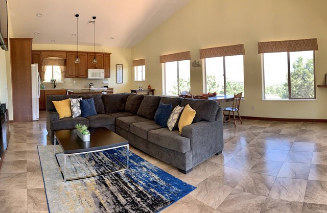 House in the trees, 5 miles from Interstate 40, wild life, amazing views