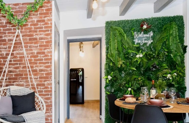 ꧂ HOUSE "Jungle House" 90 m2/Montbrison *Overhead projector-Cinema-Games-Parking area