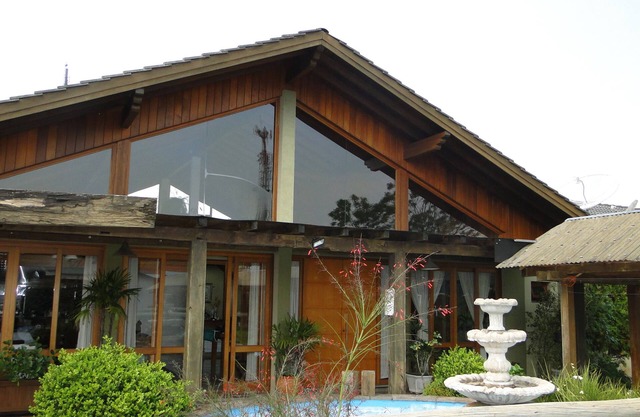 House lawn with 5 suites