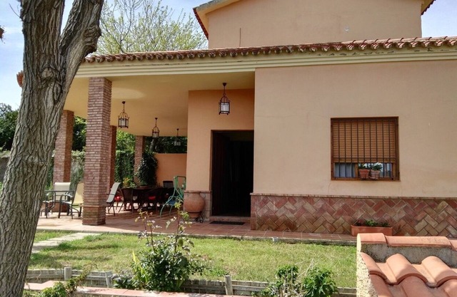 House near Seville, perfect for families and groups. Ideal for pets.