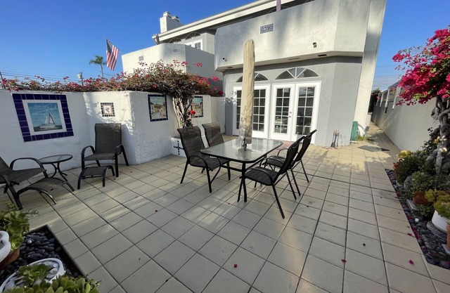 House of Bells 960 C 2B/2B Private Patio 1st flr Great Location