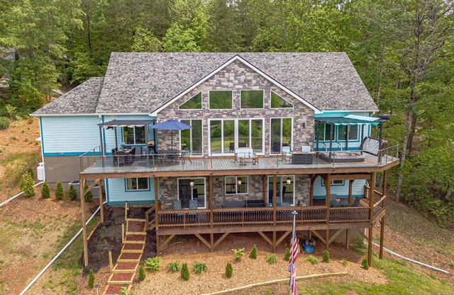 House of Blues | Luxury Golf/Mountain Retreat | Hot Tub | Pool Table | Sauna