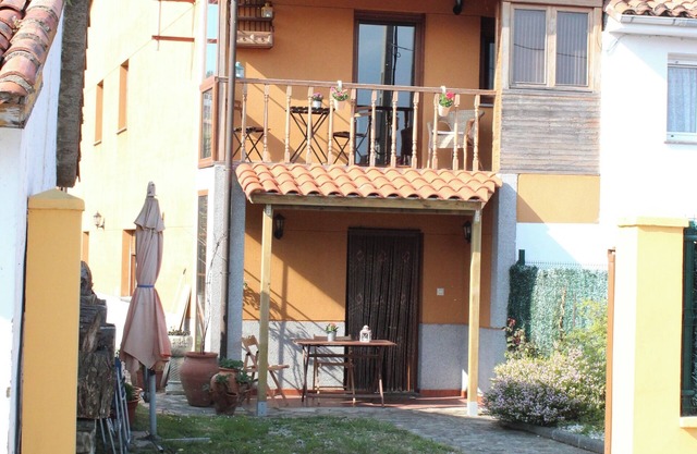 House on the beach, ideal for families with garden and private parking.