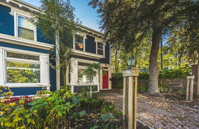 House Patrick | 4Bds | Loft Style | Parking