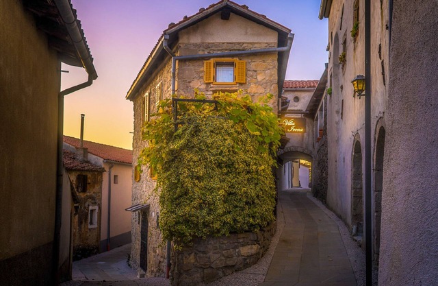 House VILLA IRENA Great For a Family Holiday With Free Parking and EV Charging