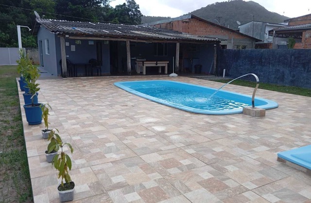 House with pool 1000 meters from Praia Brava