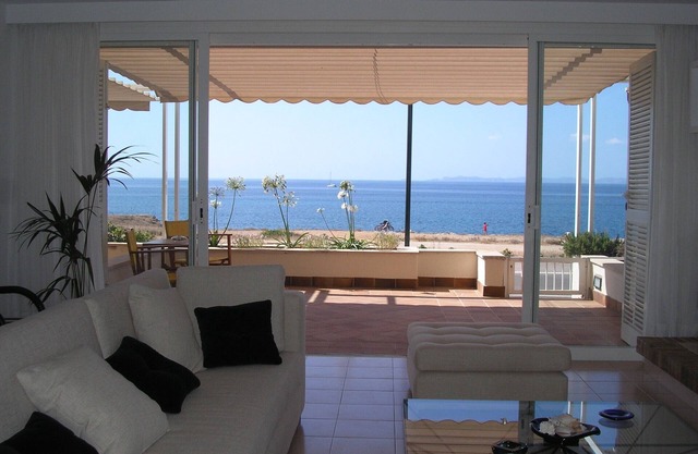 House with fantastic views in 1st sea line