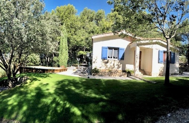 House with garden and Swimming pool - MALEMORT DU COMTAT